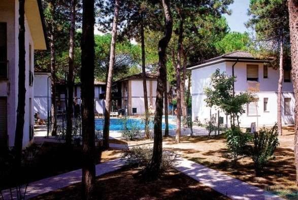 Green Holiday Village With Pool Μπιμπιόνε Εξωτερικό φωτογραφία